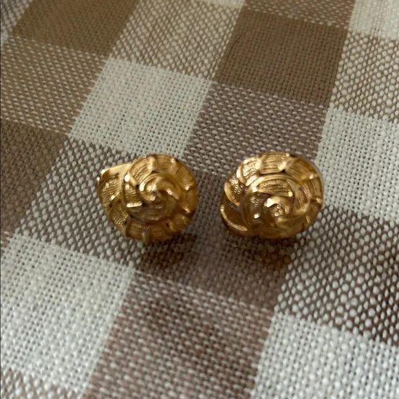 Elegant Gold Plated and Blue Necklace and Earring Set - Picture 2 of 6